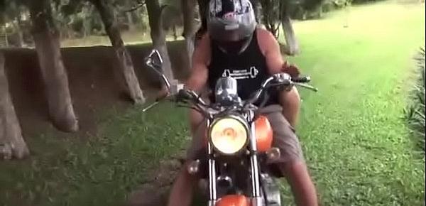  Não teve como pagar o motoqueiro, e pagou no sexo gostoso